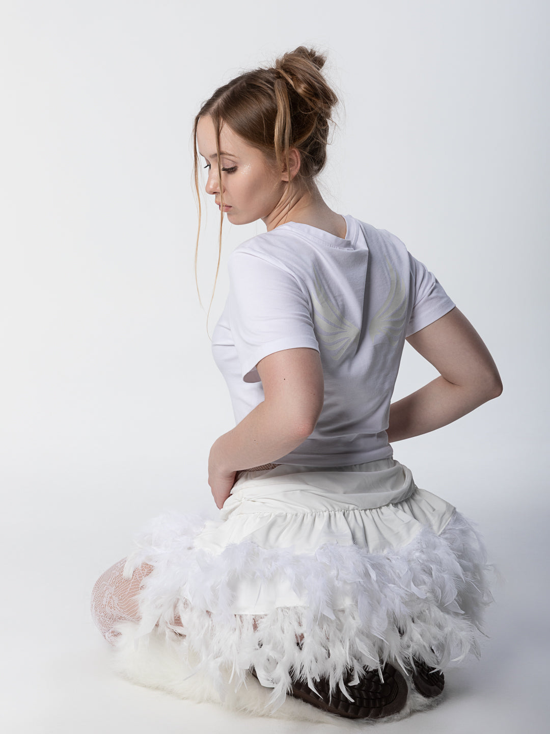 GLOWING WINGS CROP TEE
